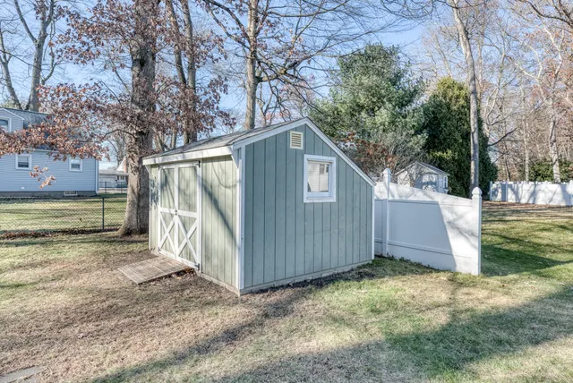 $300,000 | 1 Oxford Drive, Enfield, CT 06082