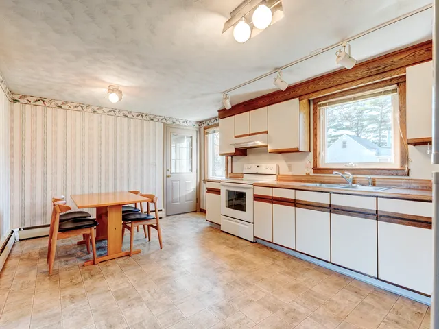 $300,000 | 1 Oxford Drive, Enfield, CT 06082