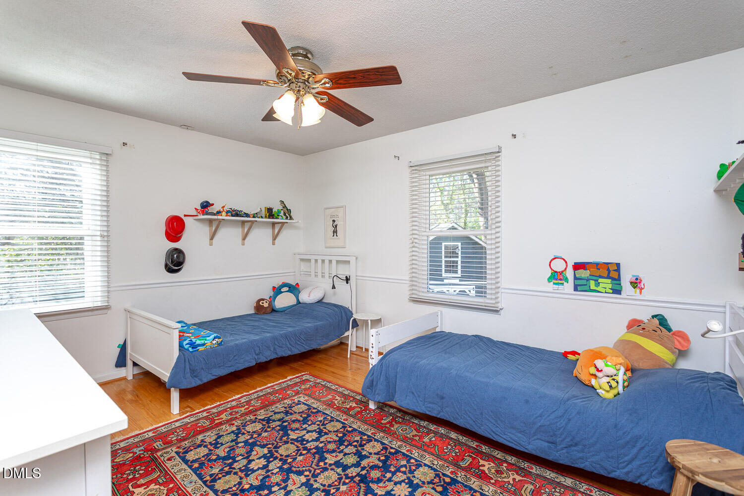 3200 Fairforest Place Raleigh, NC 27604 - Photo 15 of 40 a living room with furniture and a window