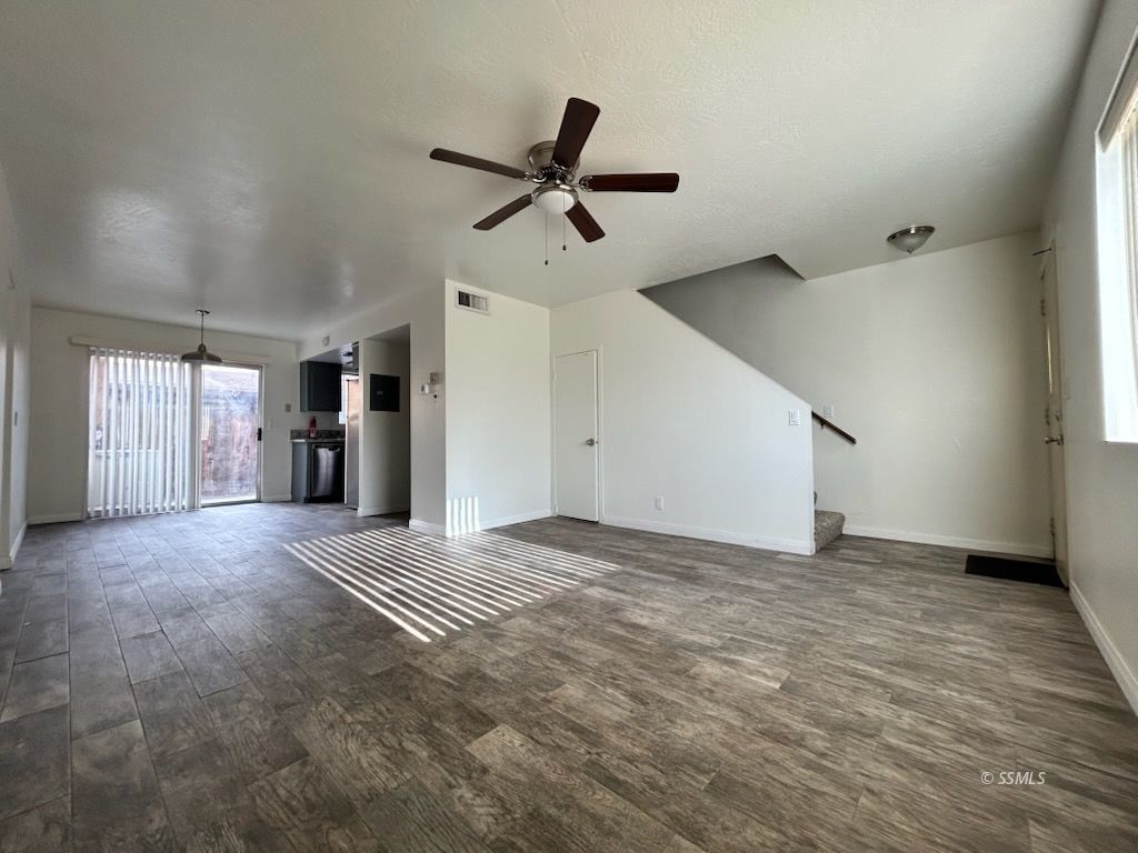 1017 West Perdew Avenue Ridgecrest, CA 93555 - Photo 3 of 12