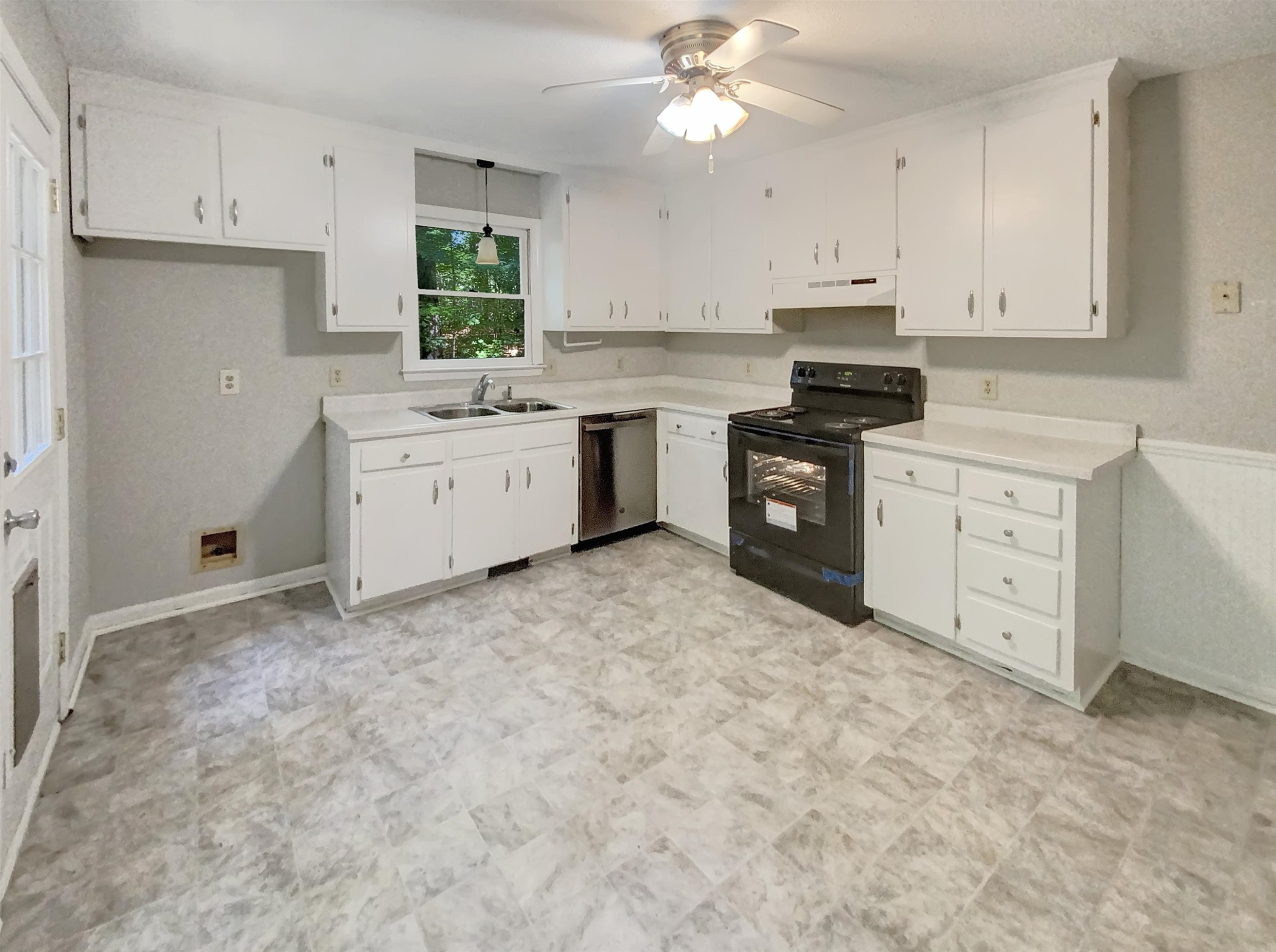 4209 Surry Ridge Circle Apex, NC 27539 - Photo 8 of 17 Photo 8