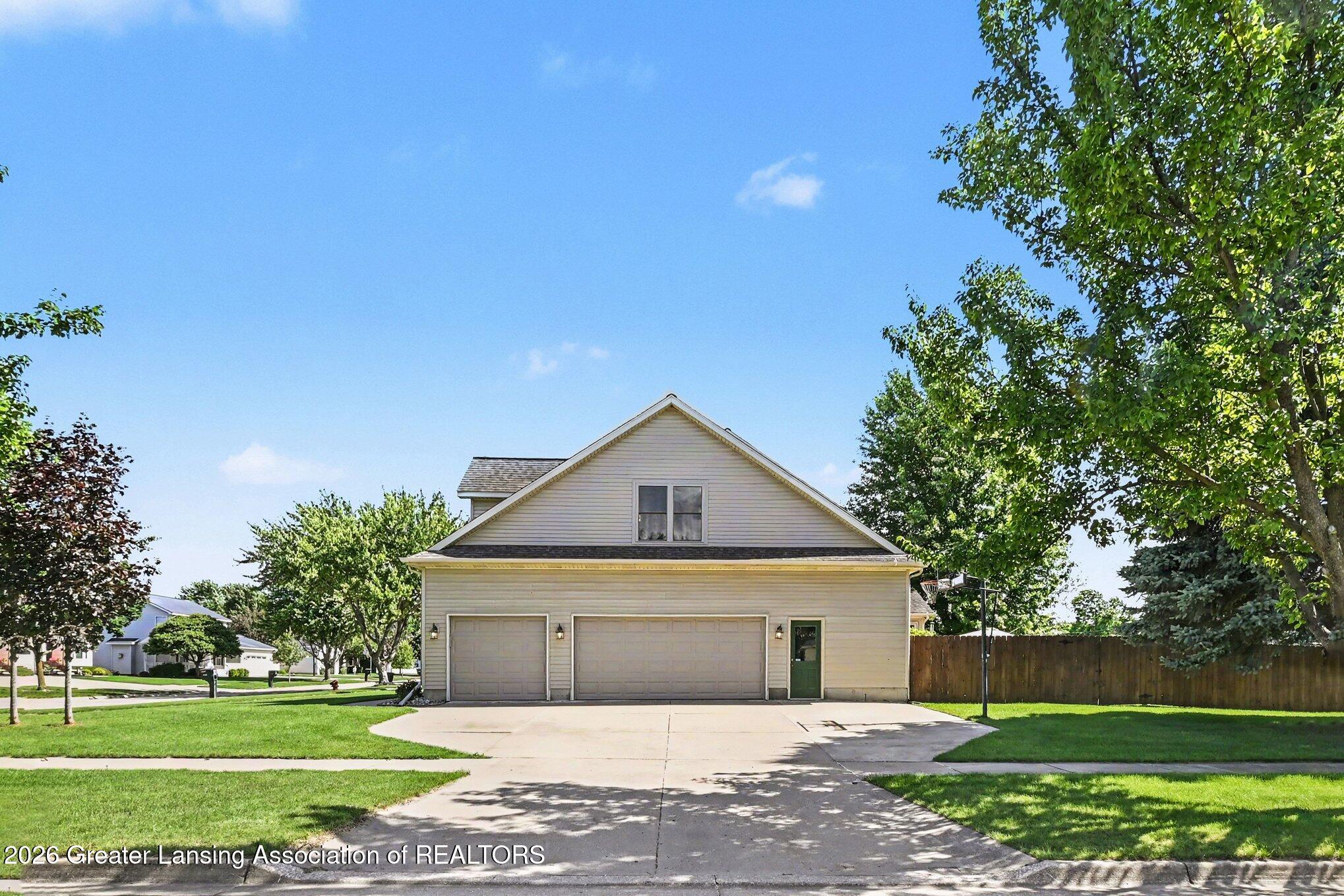1113 Hawks Ridge Grand Ledge, MI 48837 - Photo 4 of 45 004_file_4434