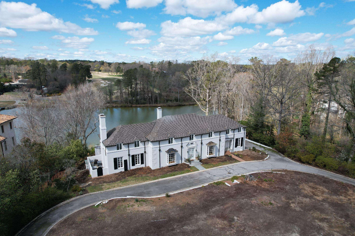 2805 Lakeview Drive Raleigh, NC 27608 - Photo 2 of 28