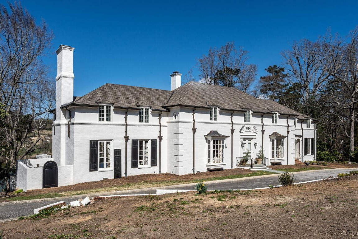 2805 Lakeview Drive Raleigh, NC 27608 - Photo 4 of 28 a front view of a house with a yard