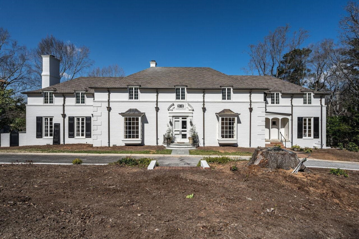 2805 Lakeview Drive Raleigh, NC 27608 - Photo 5 of 28 a front view of a house with a garden