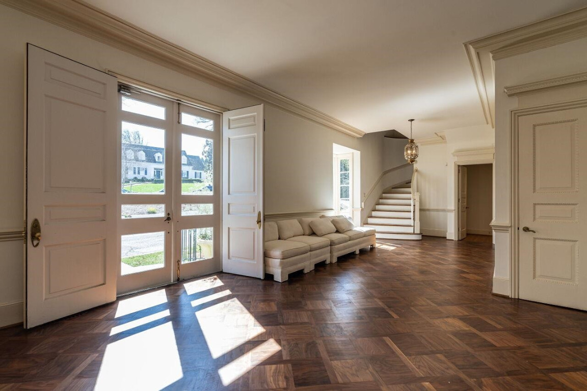 2805 Lakeview Drive Raleigh, NC 27608 - Photo 7 of 28 a living room with furniture and wooden floor