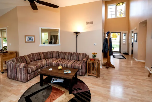 $439,000 | 550 McPride Lane, Unit B, Brookfield, WI 53045