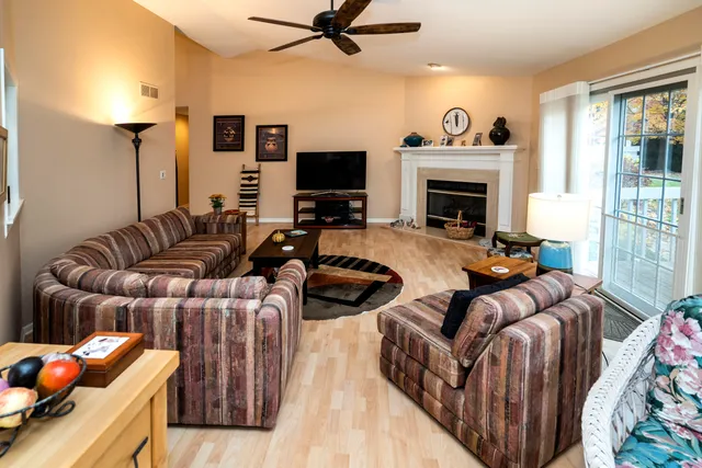 $439,000 | 550 McPride Lane, Unit B, Brookfield, WI 53045