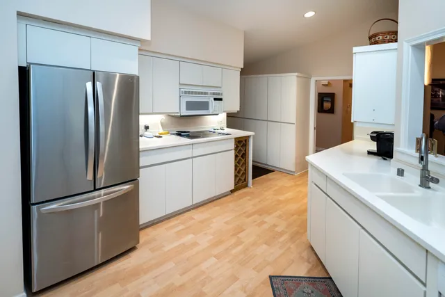 $439,000 | 550 McPride Lane, Unit B, Brookfield, WI 53045