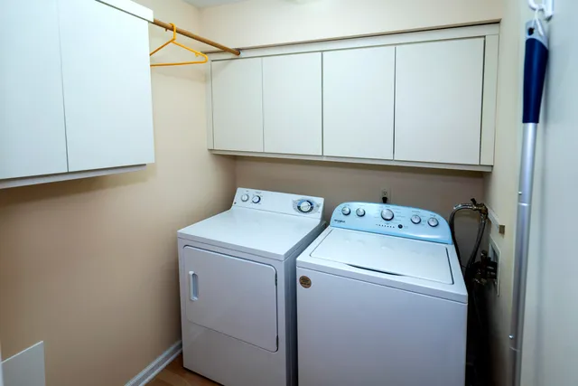 $439,000 | 550 McPride Lane, Unit B, Brookfield, WI 53045