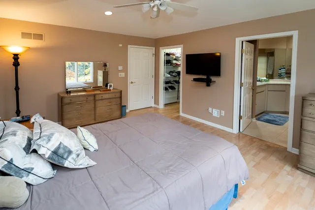 $439,000 | 550 McPride Lane, Unit B, Brookfield, WI 53045