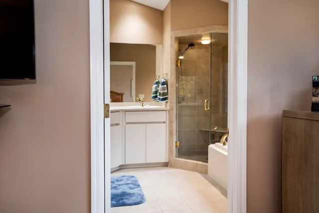 $439,000 | 550 McPride Lane, Unit B, Brookfield, WI 53045