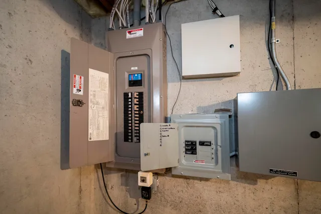 $439,000 | 550 McPride Lane, Unit B, Brookfield, WI 53045