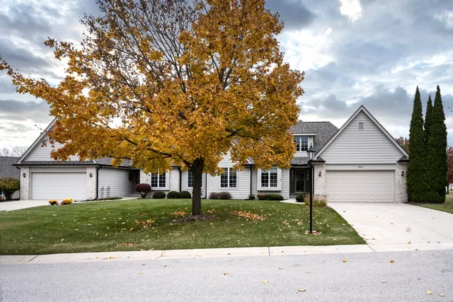 $439,000 | 550 McPride Lane, Unit B, Brookfield, WI 53045