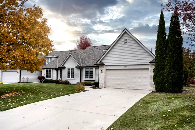 $439,000 | 550 McPride Lane, Unit B, Brookfield, WI 53045