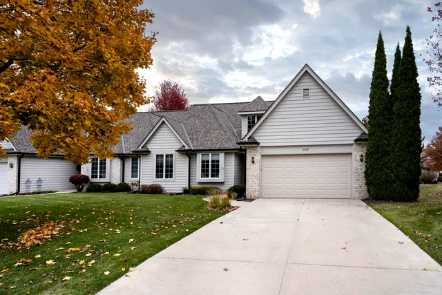 $439,000 | 550 McPride Lane, Unit B, Brookfield, WI 53045