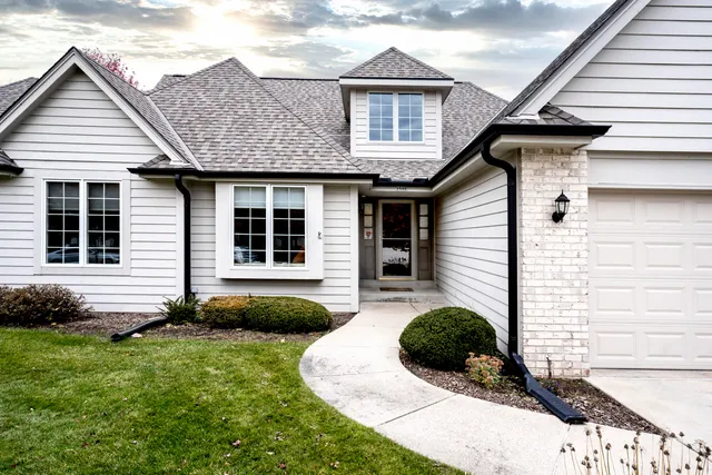 $439,000 | 550 McPride Lane, Unit B, Brookfield, WI 53045