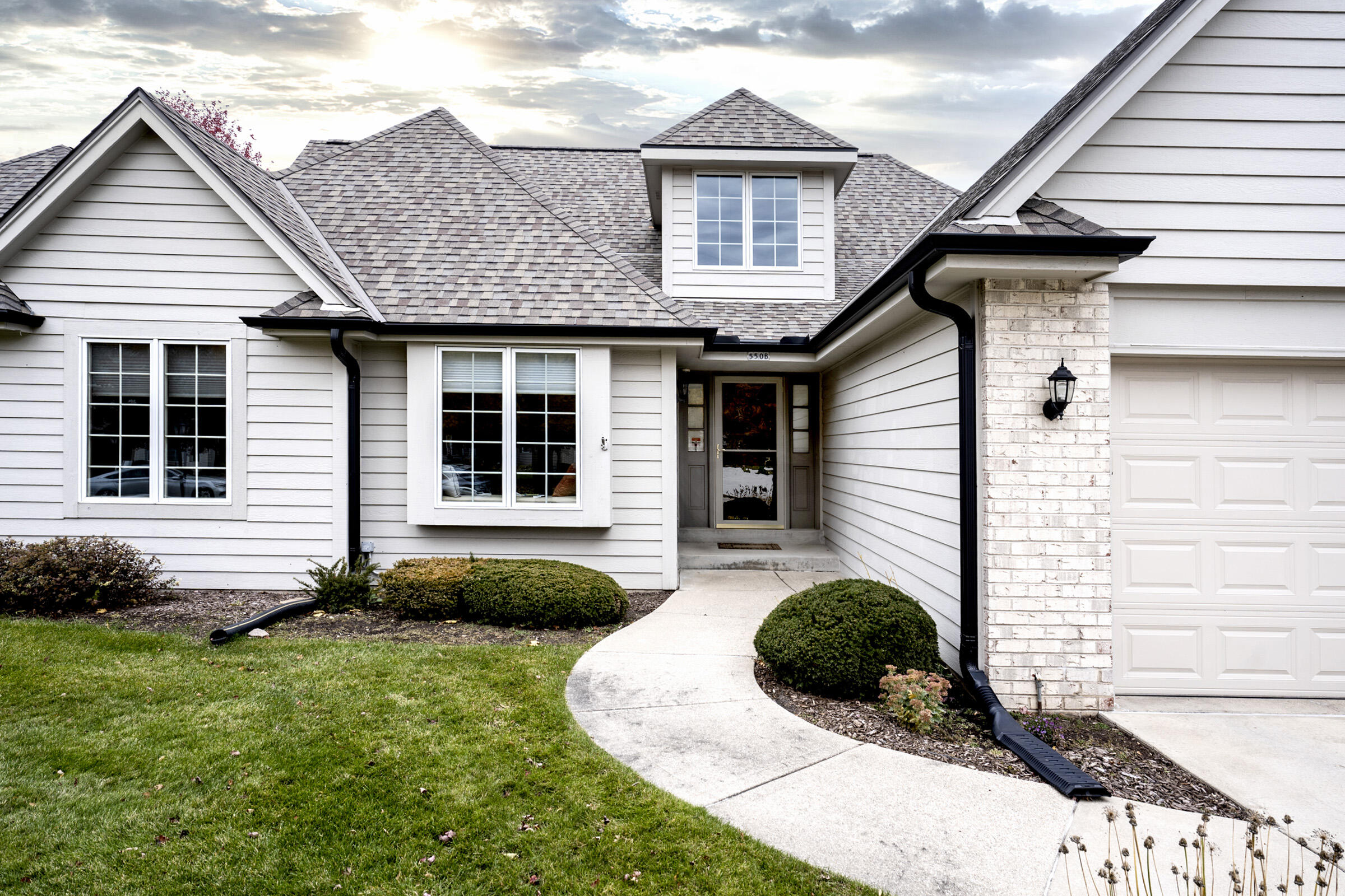 550 McPride Lane, Unit B Brookfield, WI 53045 - Photo 6 of 50 Covered Front Entry