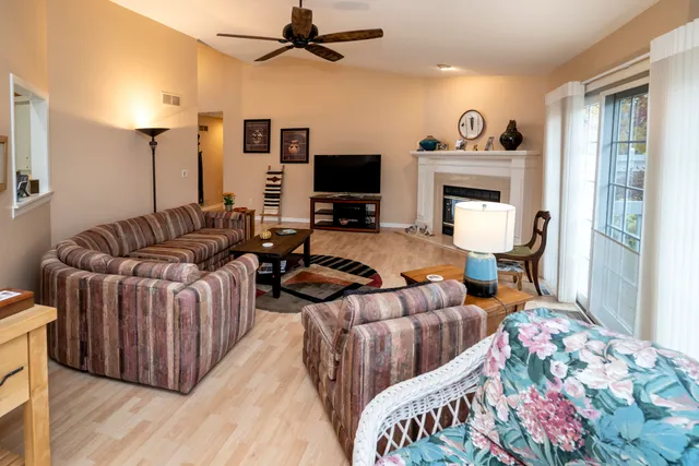 $439,000 | 550 McPride Lane, Unit B, Brookfield, WI 53045