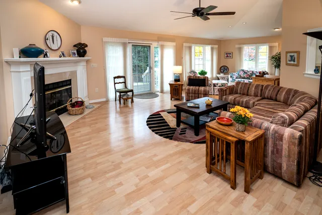 $439,000 | 550 McPride Lane, Unit B, Brookfield, WI 53045