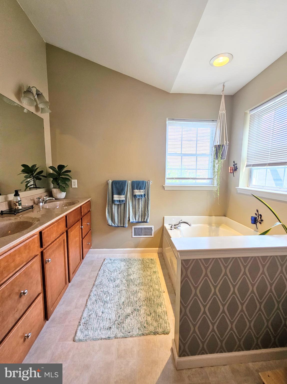 231 Deerfield Lane Lititz, PA 17543 - Photo 15 of 25 Master en-suite