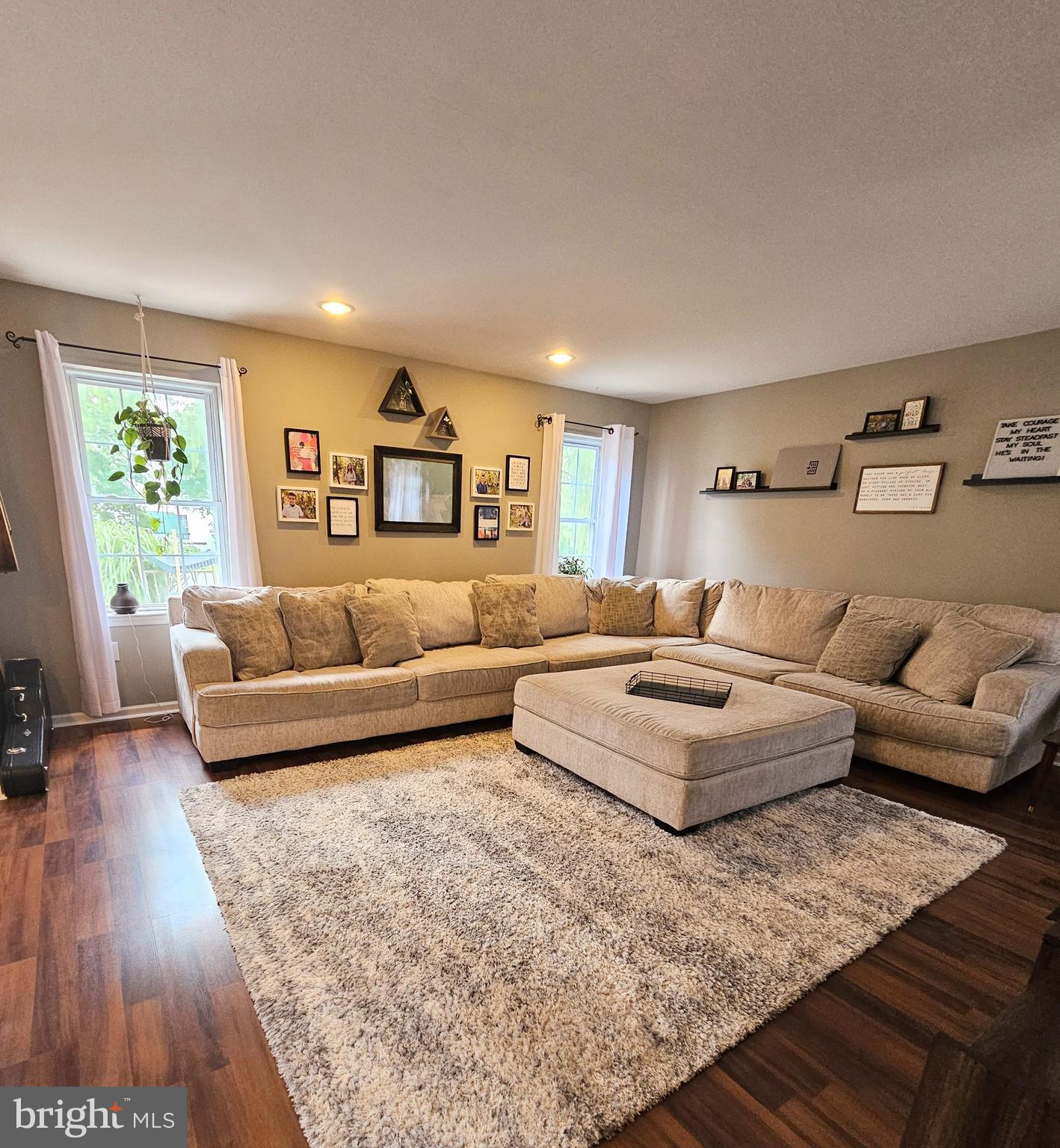 231 Deerfield Lane Lititz, PA 17543 - Photo 5 of 25 Spacious living room