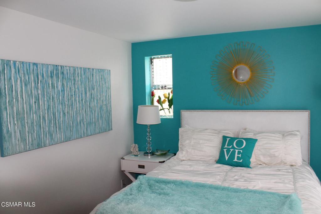 369 Cahuenga Drive Oxnard, CA 93035 - Photo 21 of 36 a living room with furniture