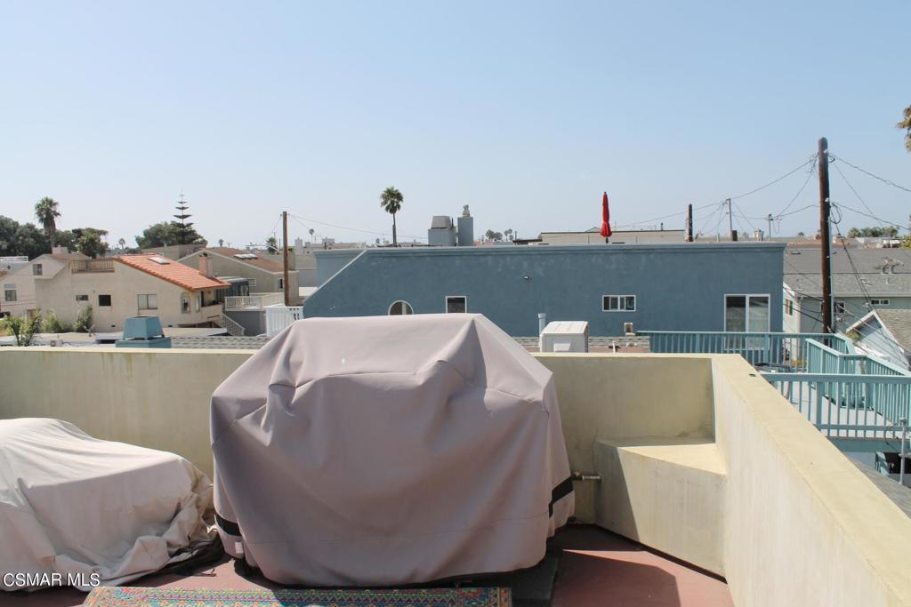 369 Cahuenga Drive Oxnard, CA 93035 - Photo 30 of 36 a living room with furniture
