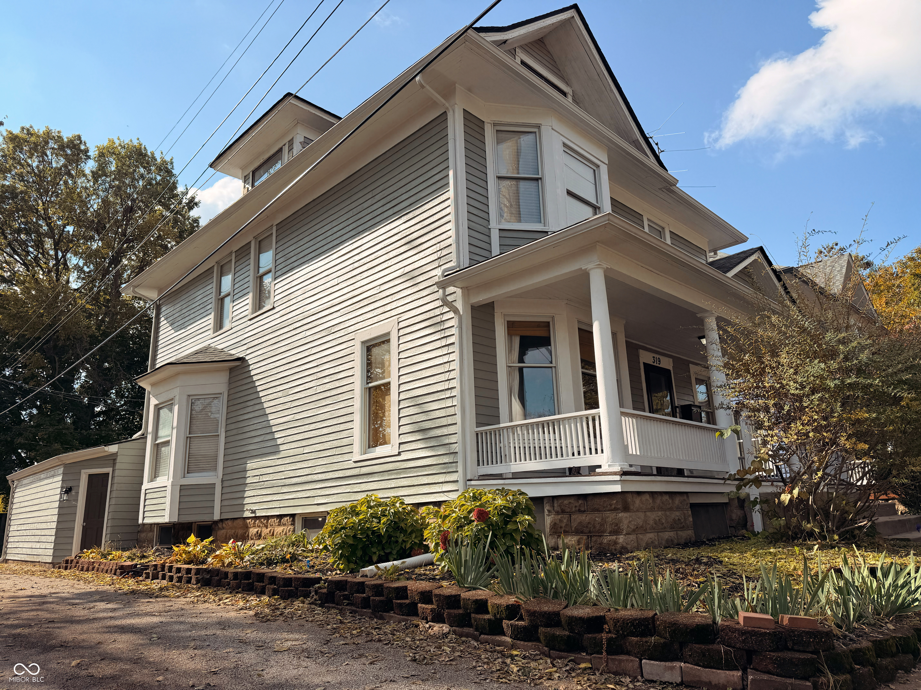 319 15th Street Columbus, IN 47201 - Photo 2 of 32