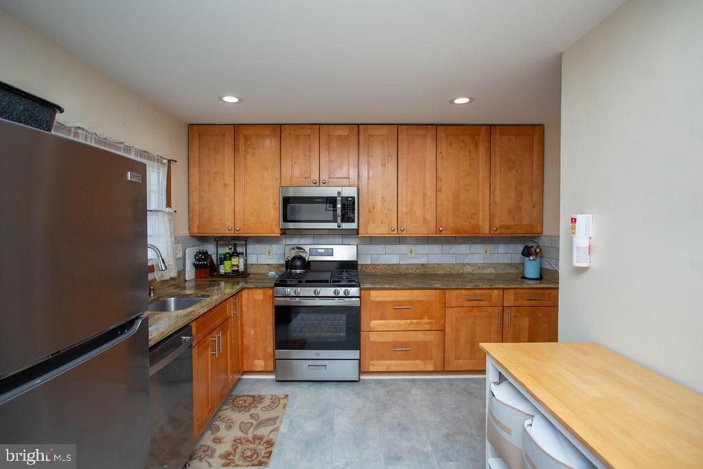 117 Meadowlark Road Stratford, NJ 08084 - Photo 14 of 58 Kitchen with new stainless appliances