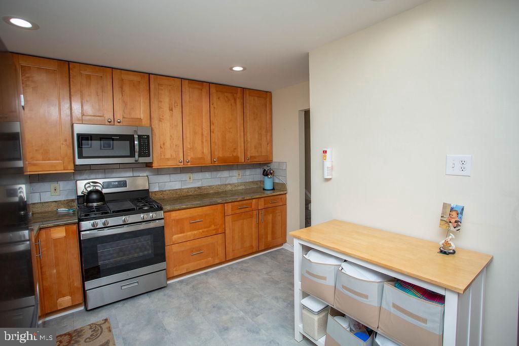 117 Meadowlark Road Stratford, NJ 08084 - Photo 15 of 58 Granite countertops; new commercial grade flooring