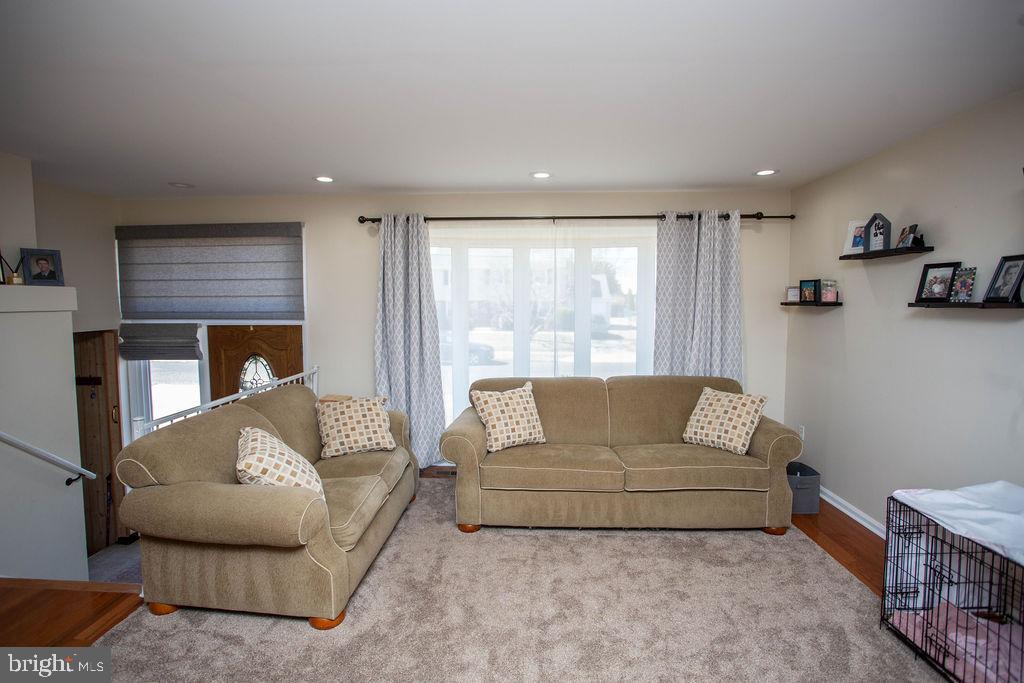 117 Meadowlark Road Stratford, NJ 08084 - Photo 5 of 58 Lots of natural light