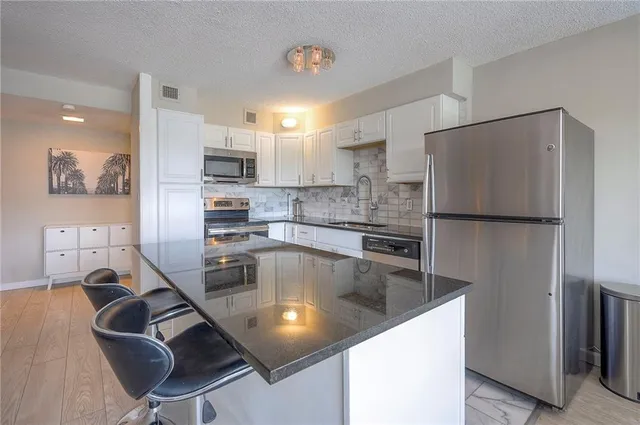 $1,550 | 4545 Wornall Road, Unit 507, Kansas City, MO 64111