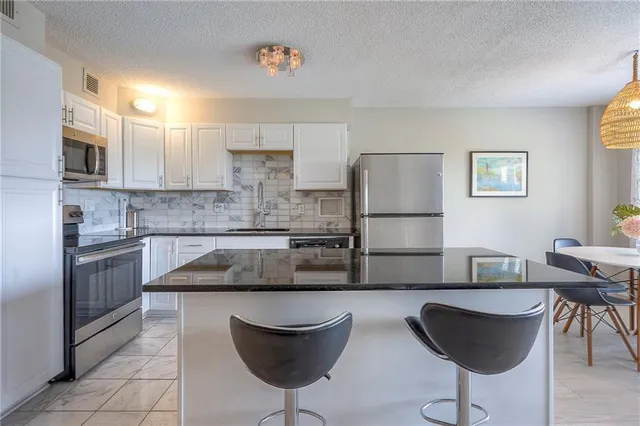 $1,550 | 4545 Wornall Road, Unit 507, Kansas City, MO 64111