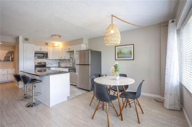 $1,550 | 4545 Wornall Road, Unit 507, Kansas City, MO 64111