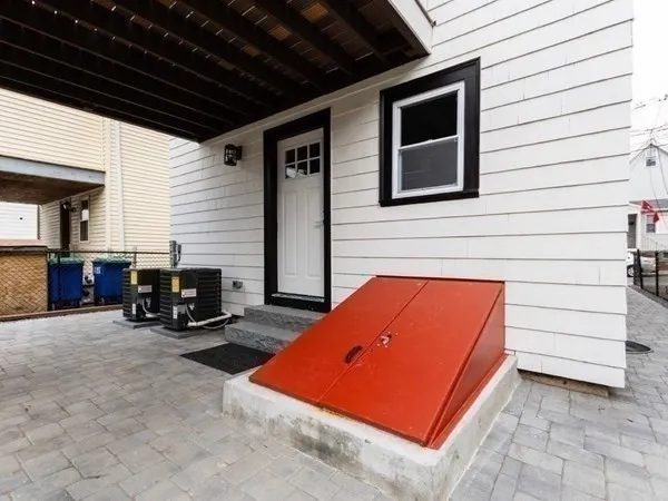 $3,100 | 70 Moreland Street, Unit 1, Somerville, MA 02145