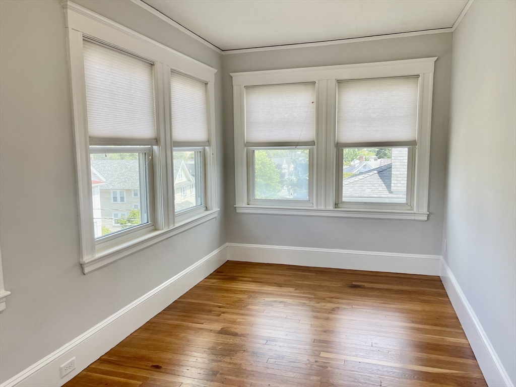 17 Edgecliff Road, Unit 2 Watertown, MA 02472 - Photo 8 of 20