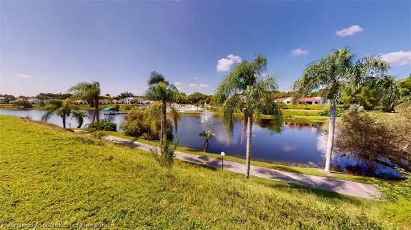 $114,500 | 4701 Casablanca Circle, Unit B3, Sebring, FL 33870