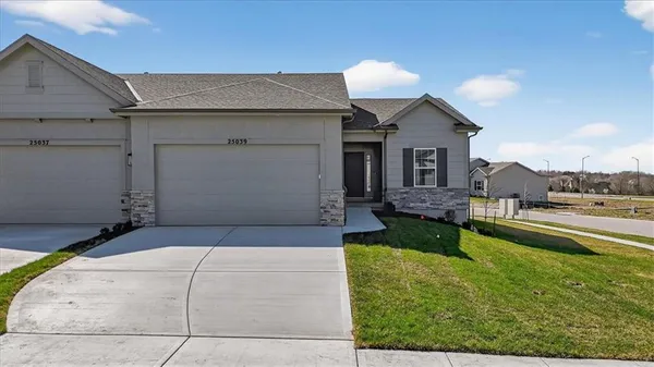 $537,568 | 25039 West 94th Terrace, Lenexa, KS 66227