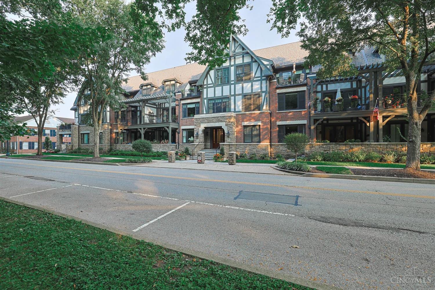 3942 Miami Road, Unit 203 Cincinnati, OH 45227 - Photo 1 of 39 Gallery Image 1