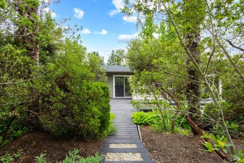 $1,375,000 | 7960 Bella Vista Drive, Sebastopol, CA 95472