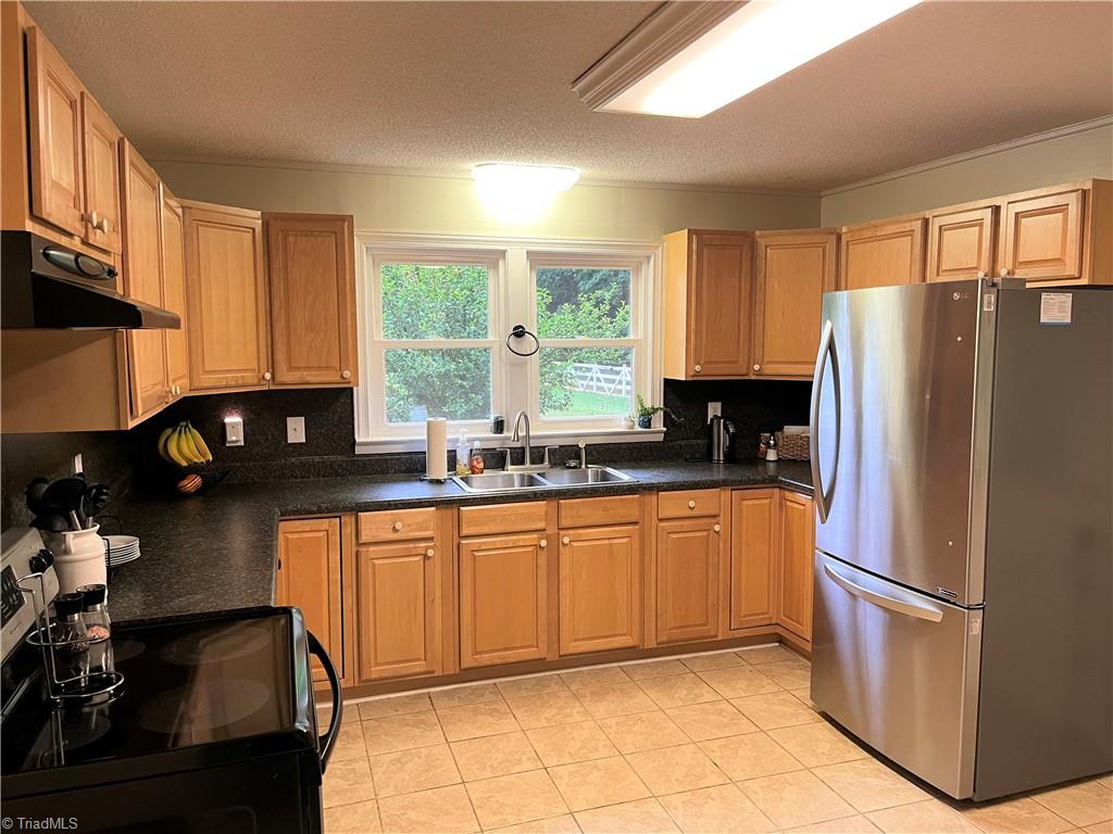 629 Bethania-Rural Hall Road Rural Hall, NC 27045 - Photo 4 of 25 Kitchen