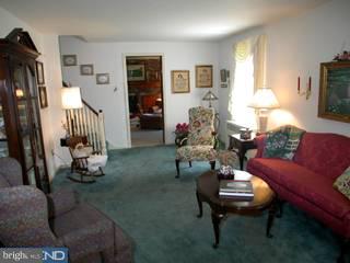 208 Twining Road Oreland, PA 19075 - Photo 2 of 6 Gallery Image 2