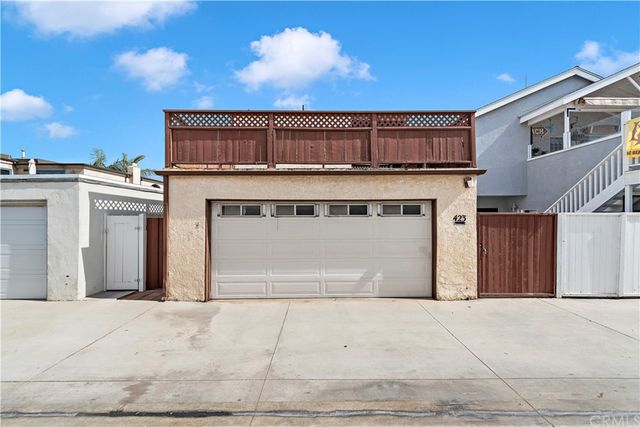 a view of a tennis court