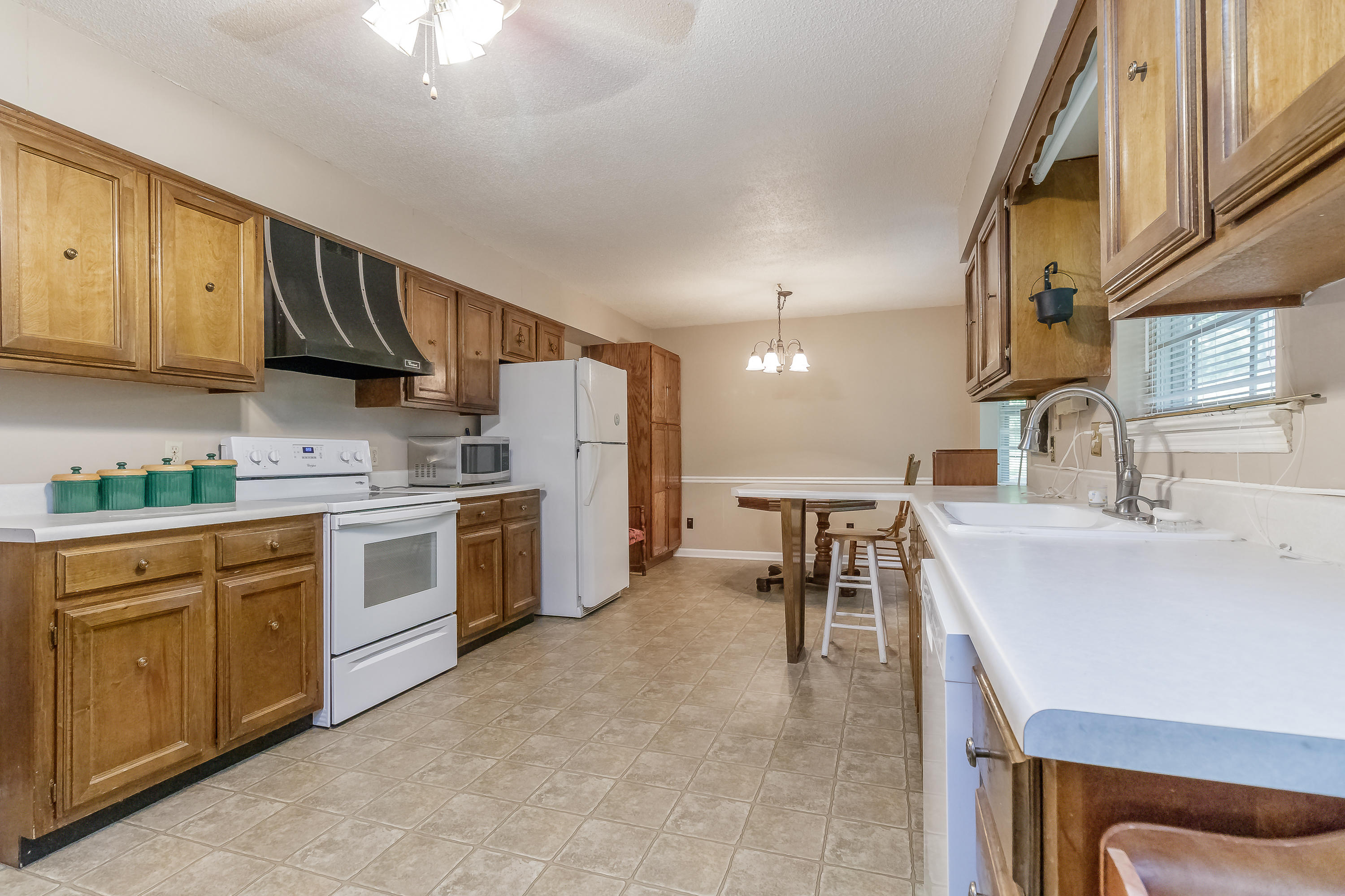 591 North Beaumont Road Ringgold, GA 30736 - Photo 10 of 55 Kitchen