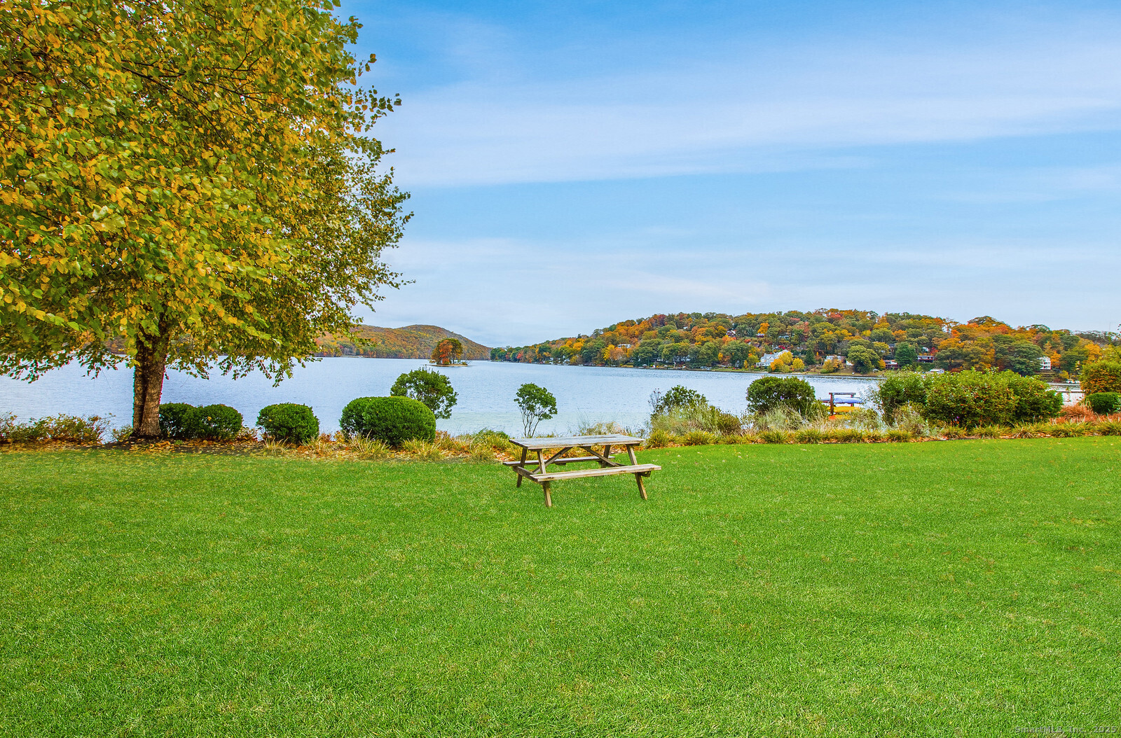 16 Hayestown Road, Unit A303 Danbury, CT 06811 - Photo 14 of 17 a view of a garden with houses