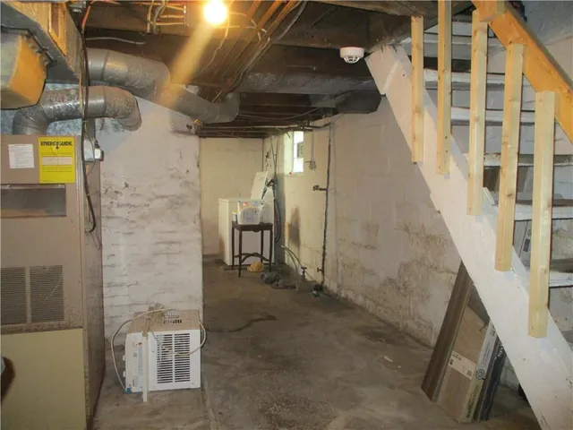 a view of entryway with a front door