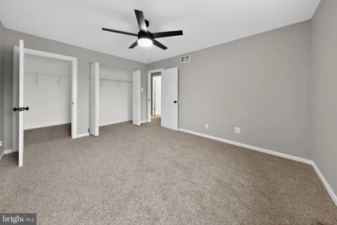 a view of a livingroom with a ceiling fan