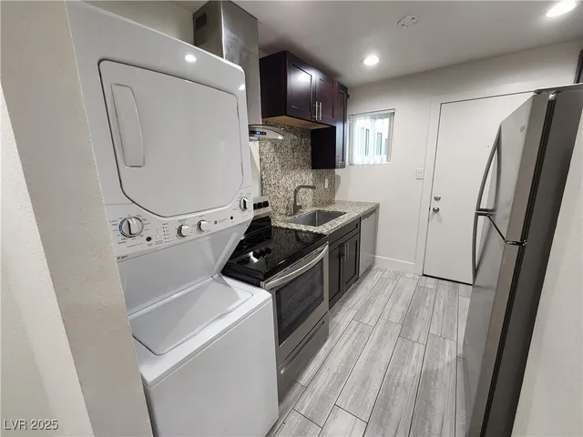 $895 | 211 South 13th Street, Unit 7, Las Vegas, NV 89101