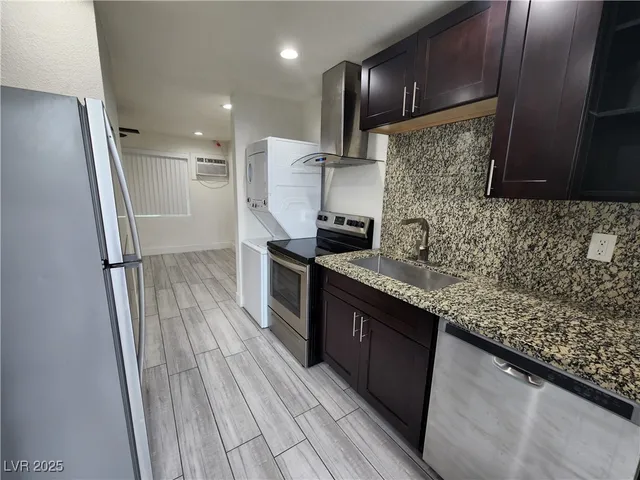 $895 | 211 South 13th Street, Unit 7, Las Vegas, NV 89101